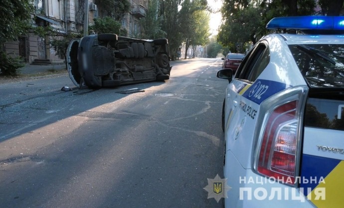 По информации полиции Украины, в Херсонской области перевернулся микроавтобус, который перевозил избирательные бюллетени
