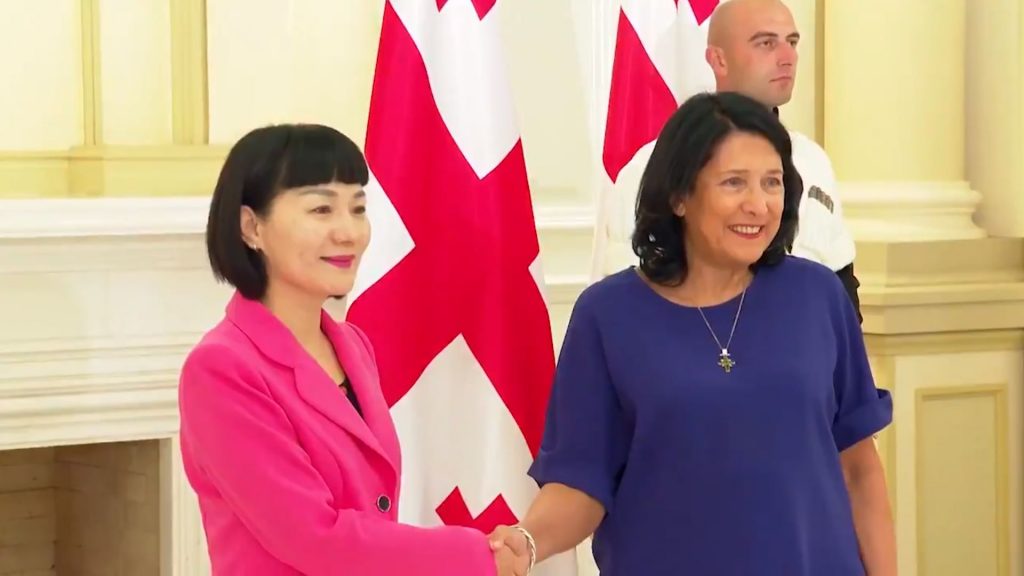Новый посол Китая в Грузии вручила Саломе Зурабишвили верительные грамоты