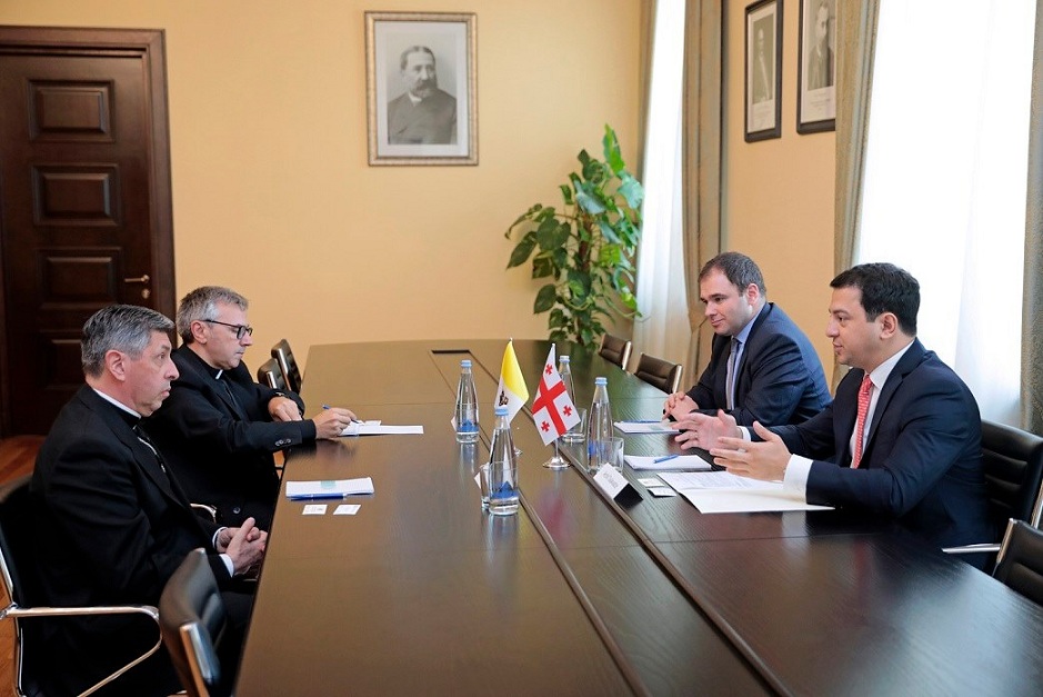 Арчил Талаквадзе обсудил с послом Ватикана отношения между двумя странами