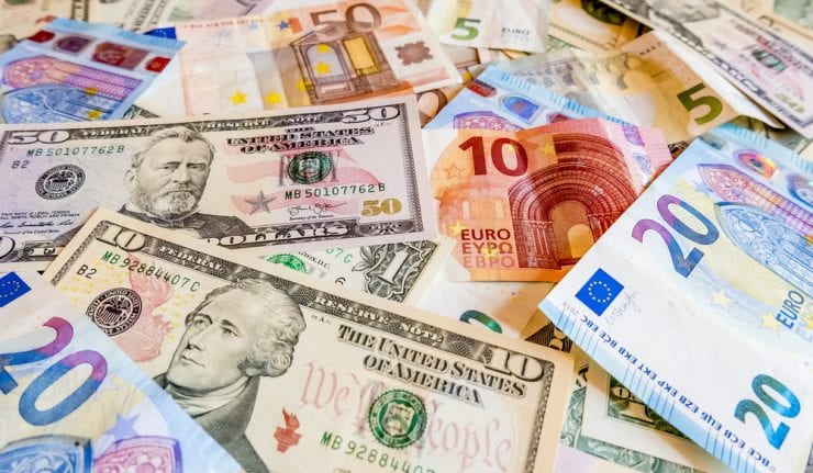 Официальные курсы иностранной валюты на  26 июля: доллар США - 2.9171 лари, евро - 3.2496, фунт - 3.6452