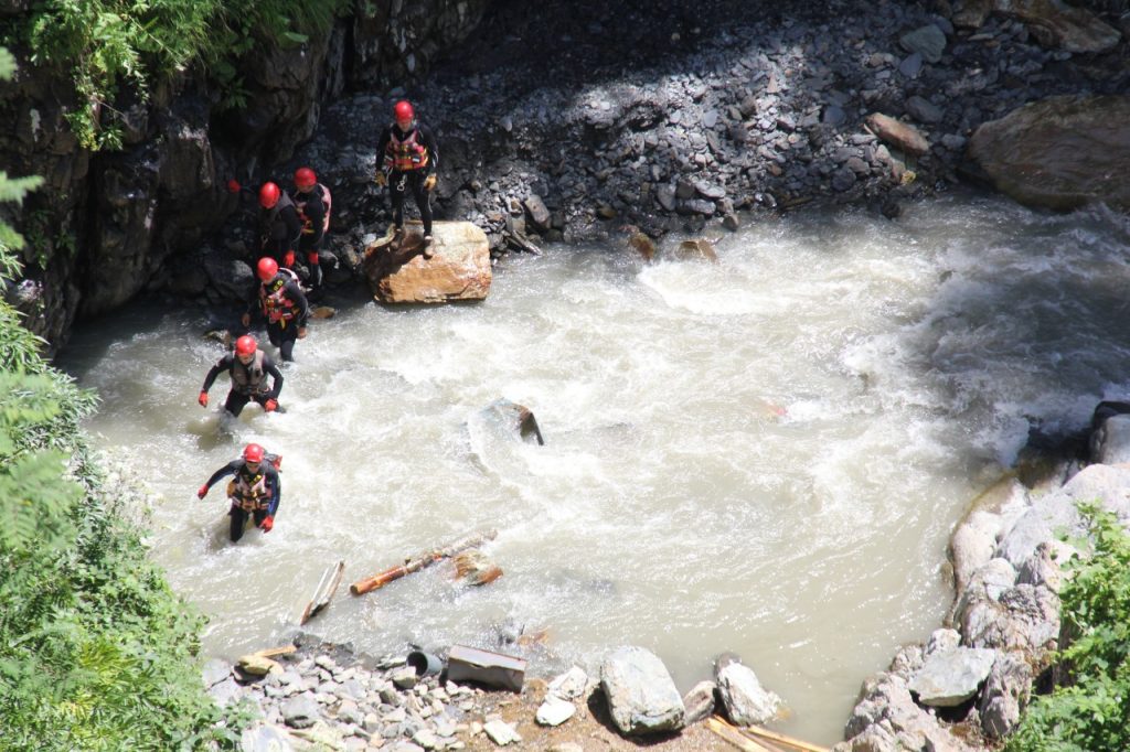 Спасатели обнаружили тело седьмого мужчины, который погиб в результате аварии на перевале Пшавели-Абано-Омало