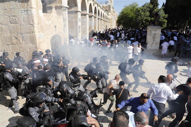 Əl-Aqsa məscidi yanında müsəlmanlar və İsrail polisi arasında toqquşma baş verdi