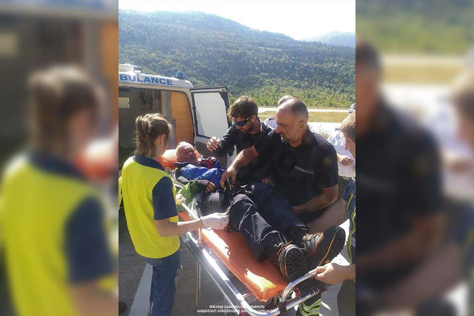 Спасатели сняли с горы Ушба пострадавших туристов