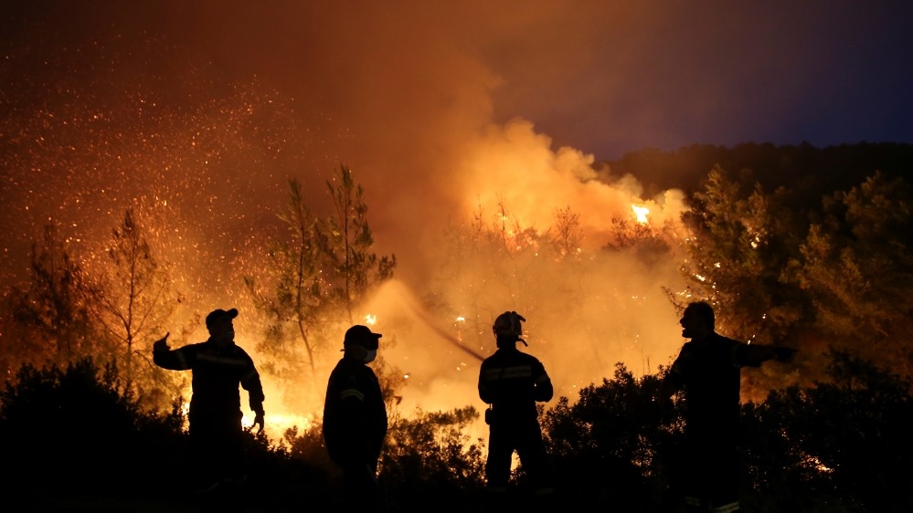 Италия отправила два самолета для ликвидации пожаров на греческом острове Эвия