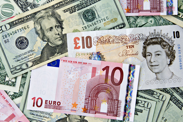 Официальные курсы иностранной валюты на 16 августа: доллар США - 2.9182 лари, евро - 3.2555, фунт - 3.5351