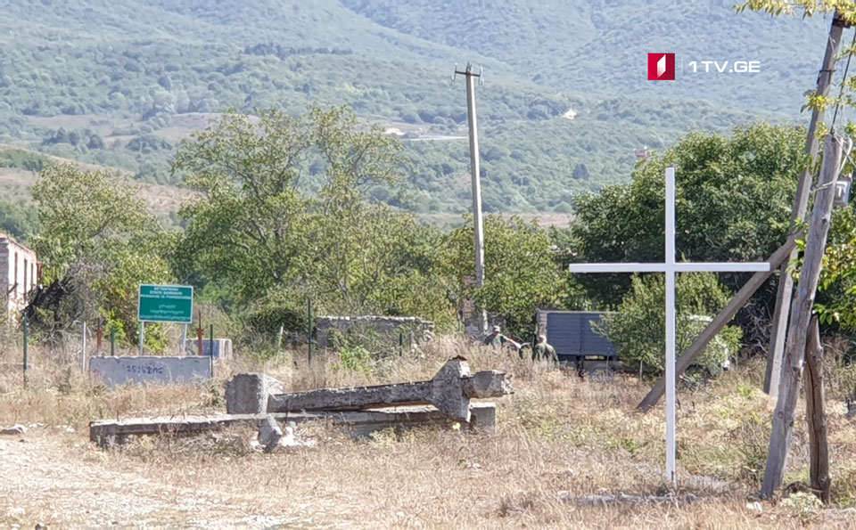 Представители оккупационных сил возобновили монтаж столбов в Гугутианткари [фото]