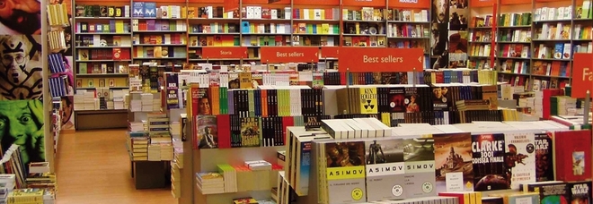 Гражданин Грузии задержан при попытке совершить кражу в книжном магазине в Неаполе