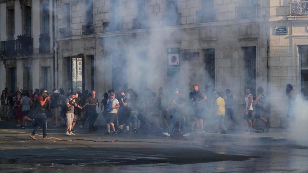Ֆրանսիայում Մեծ յոթնյակի գագաթնաժողովի դեմ ցույցը վերածվել է ոստիկանության հետ բախման