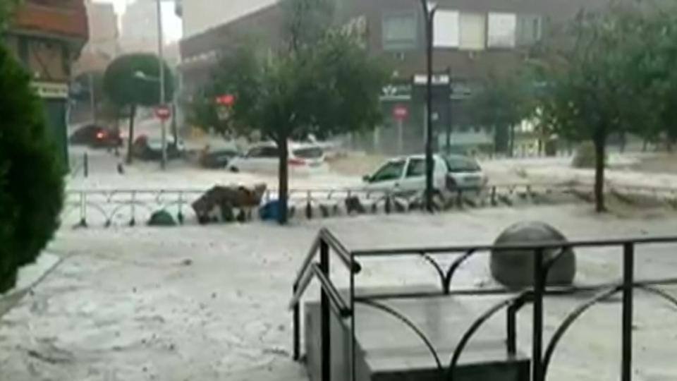 Մադրիրդում ուժգին անձրևի հետևանքով հեղեղվել են մետրոկայաններ և փողոցներ, ջուրը տարել է ավտոմեքենաները (վիդեո)