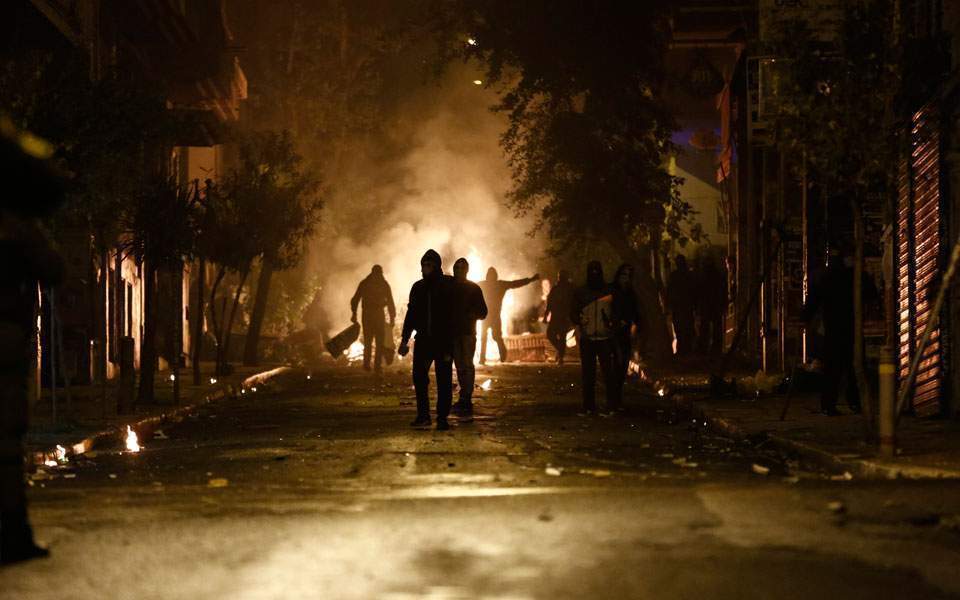 Աթենքում անարխիստները ոստիկանության ուղղությամբ նետել են այսպես կոչված մոլոտովի կոքտեյլներ