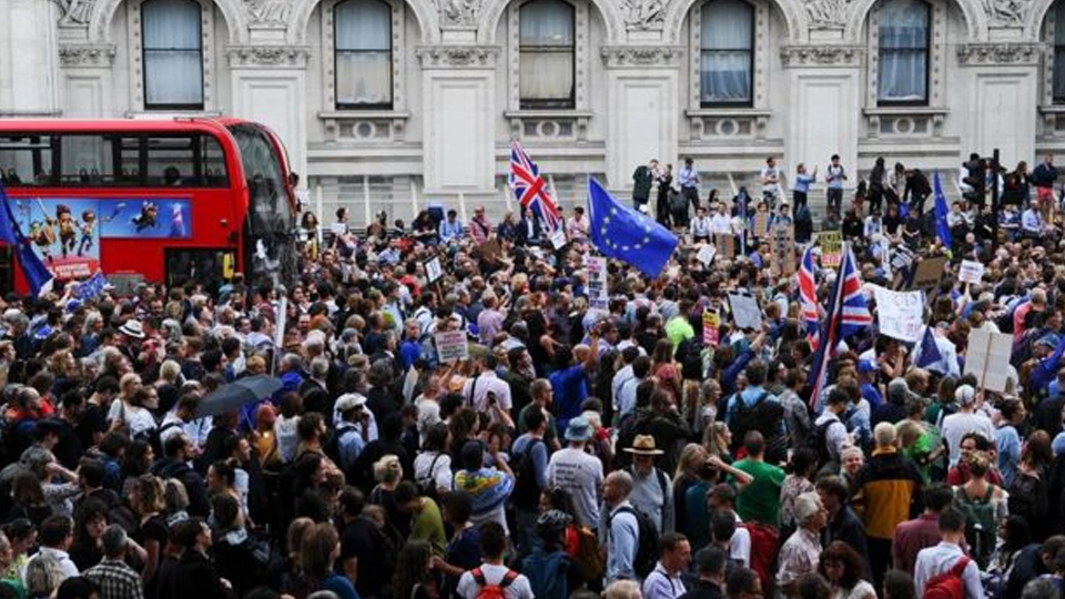Բրիտանիայում վարչապետի կողմից խորհրդարանի աշխատանքի կասեցումն առաջացրել է բողոքի ալիք