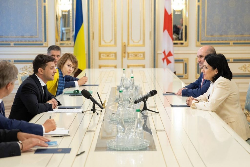 Украинские СМИ - Владимир Зеленский встретится с Саломе Зурабишвили в Варшаве