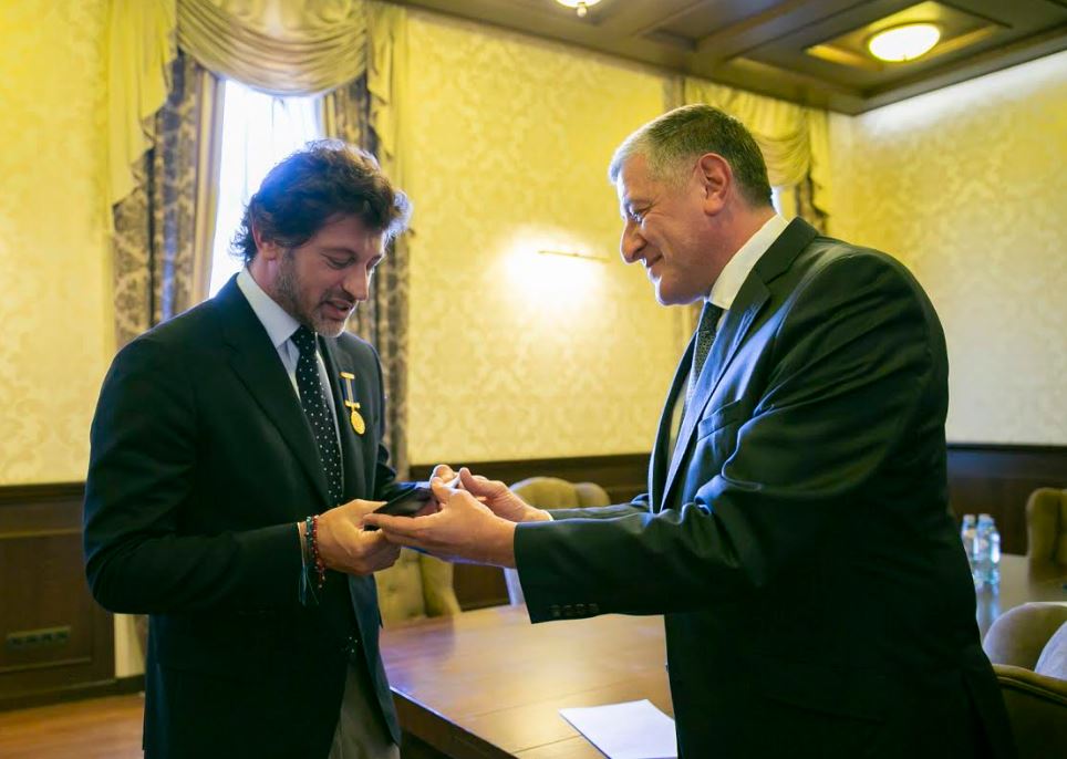 Gürcüstan-Azərbaycan əlaqələrinə edilən töhfə üçün Kaxa Kaladze xüsusi medal ilə mükafatlandırıldı