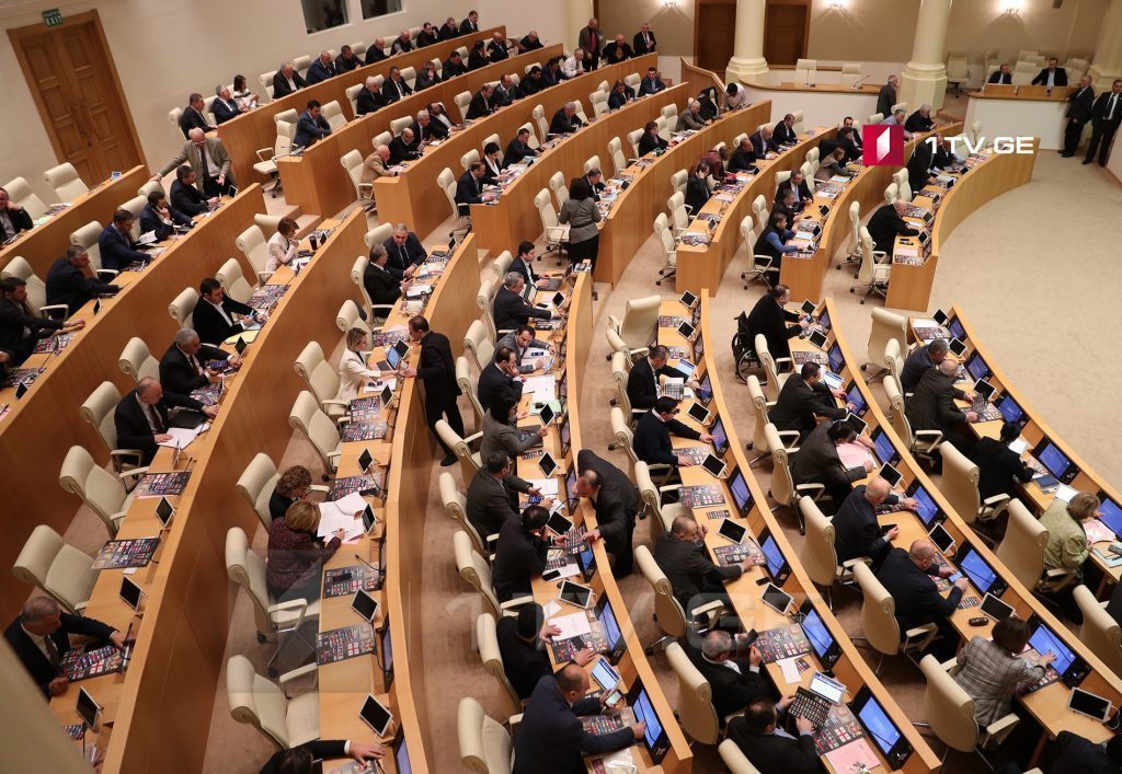 На пленарном заседании парламента обсудят поправки к государственному бюджету 2019 года