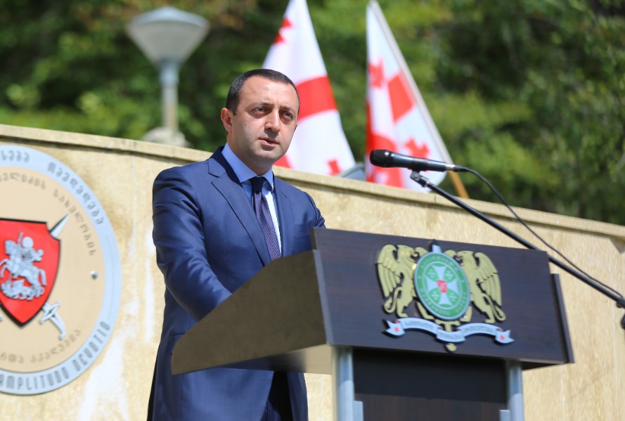 Ираклий Гарибашвили поздравил сержантов с окончанием командно-штабного курса