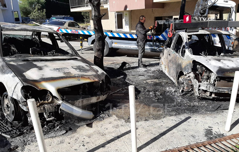 Թբիլիսիում, Թեմքա թաղամասում երկու ավտոմեքենա է այրվել
