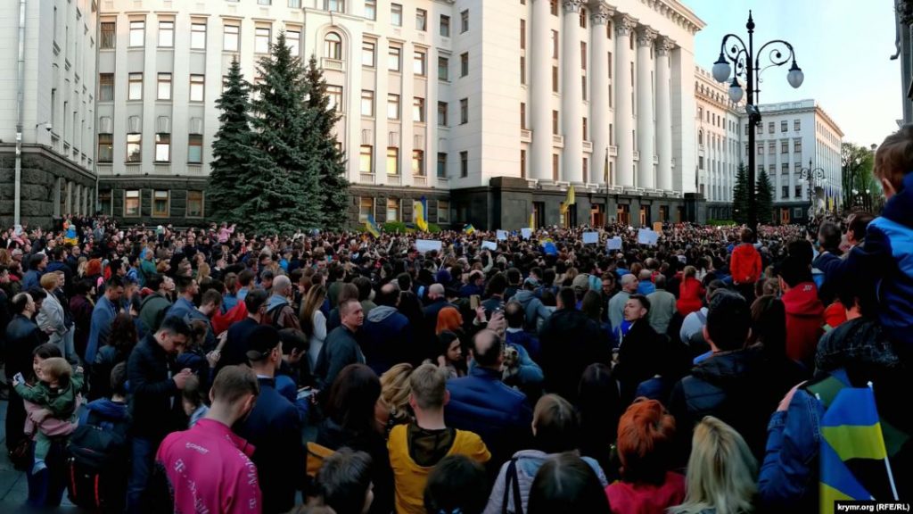 Kiyevin mərkəzində, Ukrayna prezidentinin ofisinin yanında etiraz aksiyası keçirildi