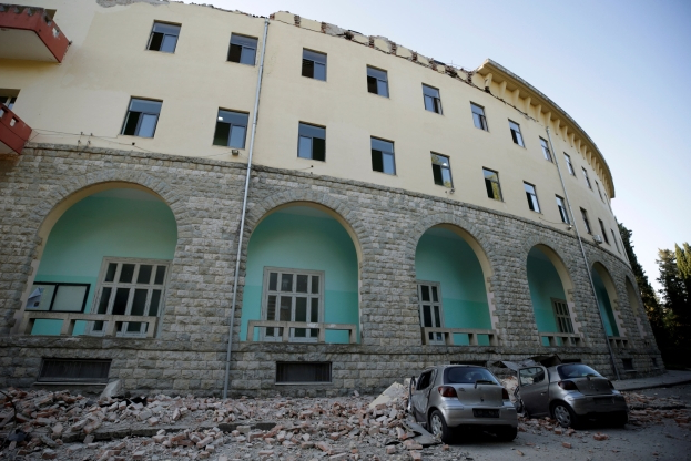 В результате землетрясения в Албании пострадали 100 человек