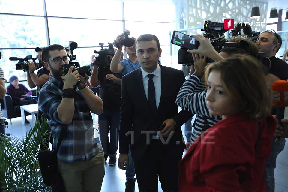 Заместитель главы администрации президента Анги Хуцишвили находится на опросе в прокуратуре