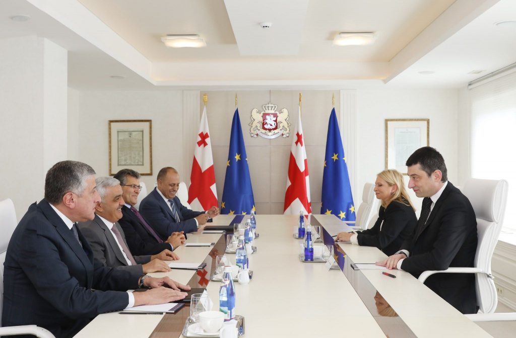 Gürcüstanın baş naziri "Sokarın" prezidenti ilə görüşdü