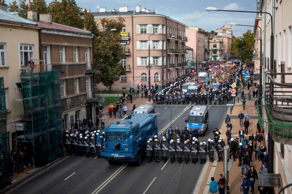 Polşada LGBT icması tərəfdarları və əleyhdarları aksiyası polislə toqquşma ilə başa çatdı