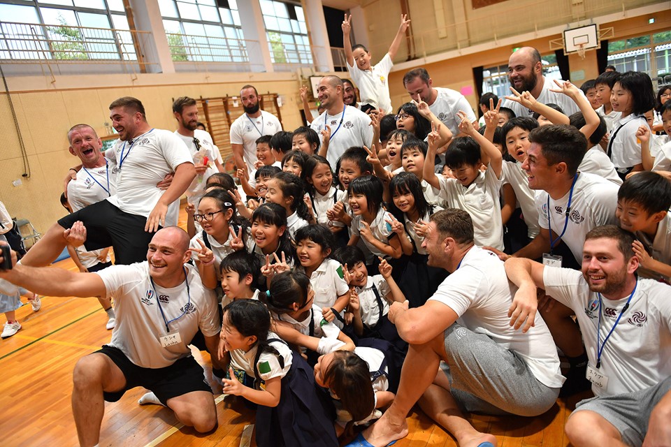 Грузинские регбисты встретились со школьниками в Осаке | Япония 2019
