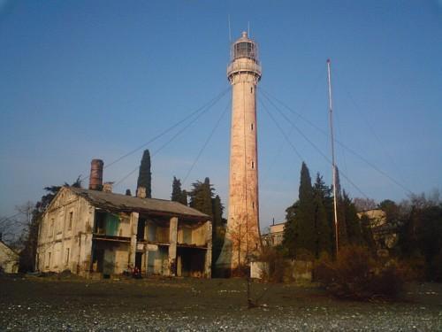 Несколько исторических строений, в том числе маяк в Сухуми, получили статус памятника культурного наследия