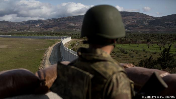 Турция проводит мобилизацию войск у границы с Сирией