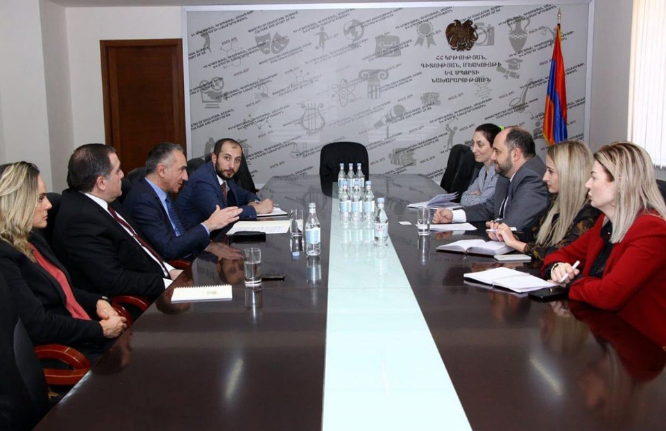 Михаил Батиашвили встретился с министром образования Армении