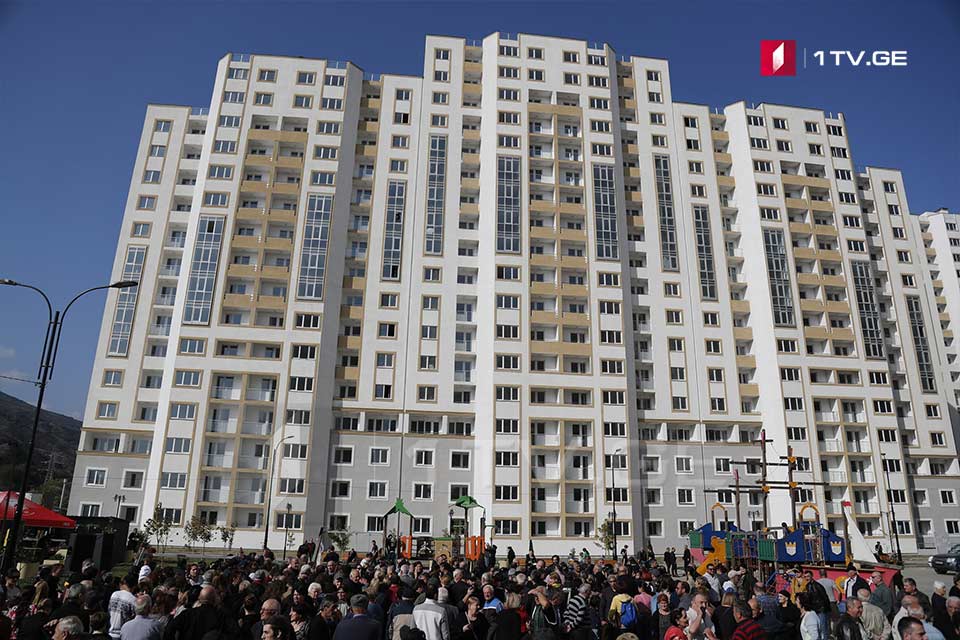 Около 700 семей беженцев получили квартиры в Тбилиси