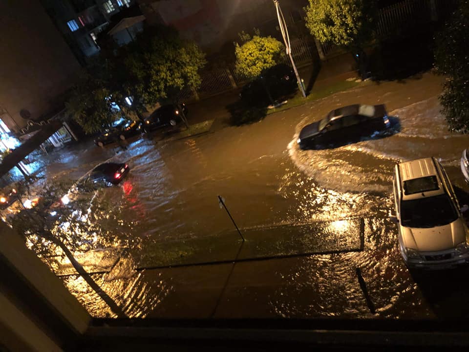Բաթումիում ուժգին անձրևի հետևանքով հեղեղվել են փողոցները