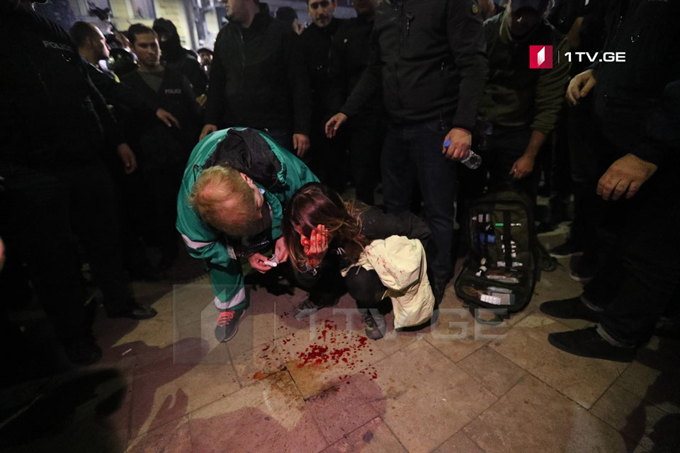 На акции около кинотеатра "Амирани" пострадала гражданская активистка