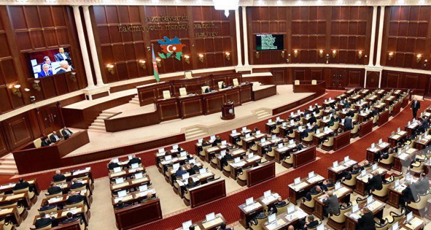 Правящая партия Азербайджана приняла решение о роспуске парламента