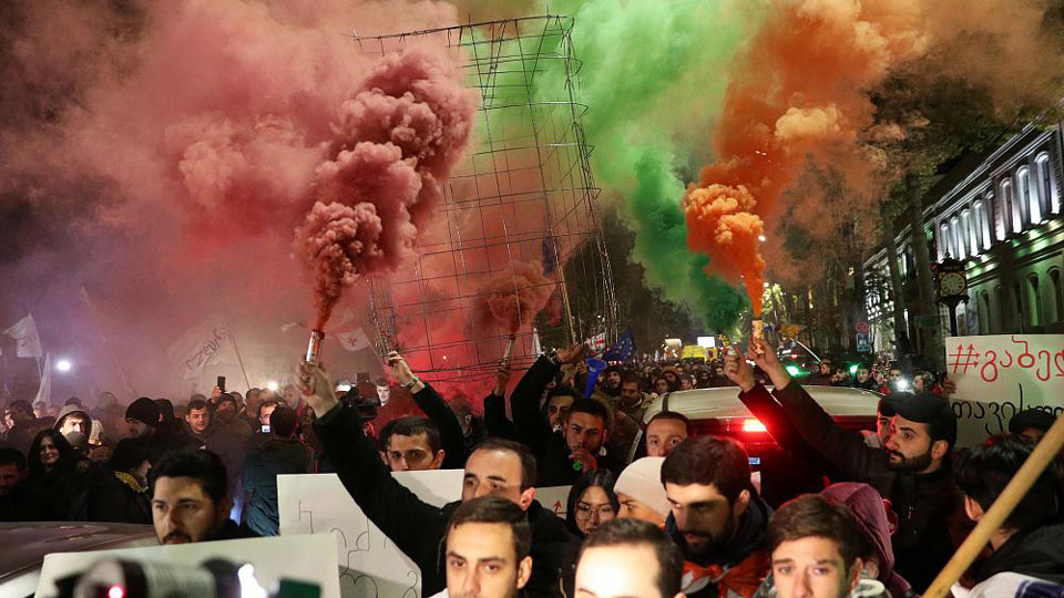 "Euronews" Gürcüstanda keçirilən etiraz aksiyaları barəsində məqalə dərc etdirir