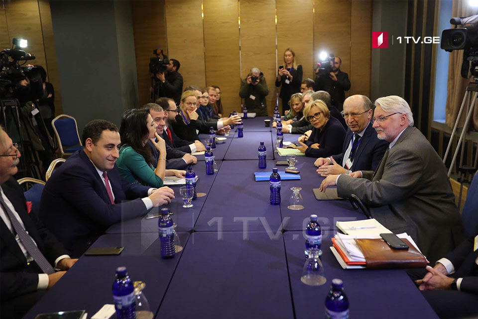Opposition leaders meet MEPs