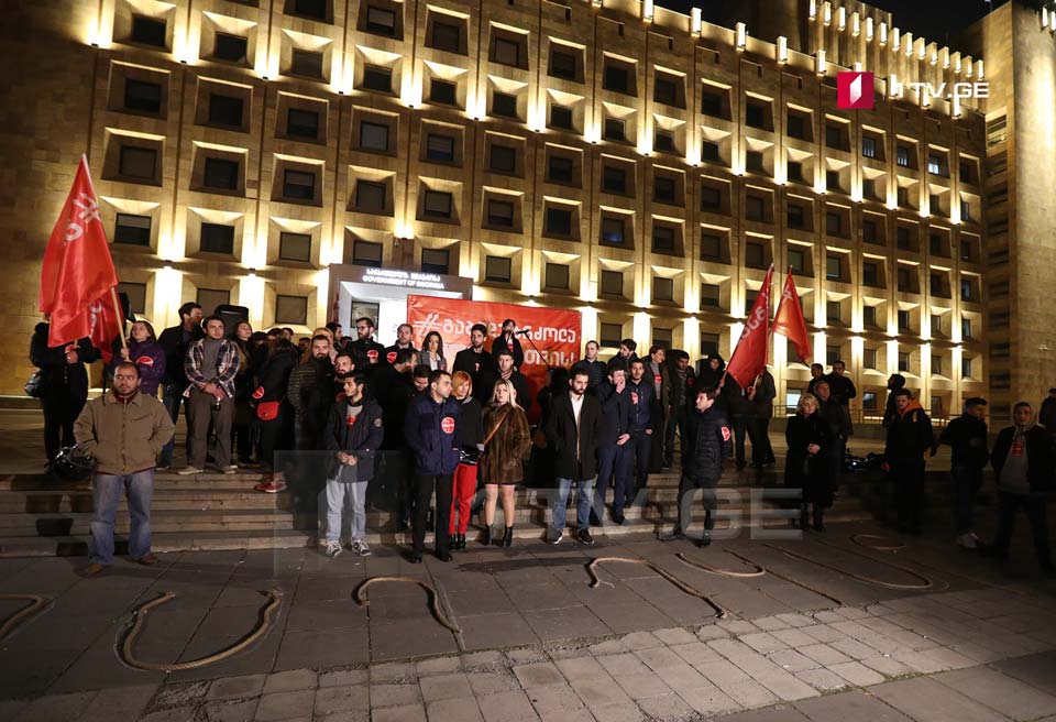 “Dare” movement holding protest at Governmental Administration (Photo)
