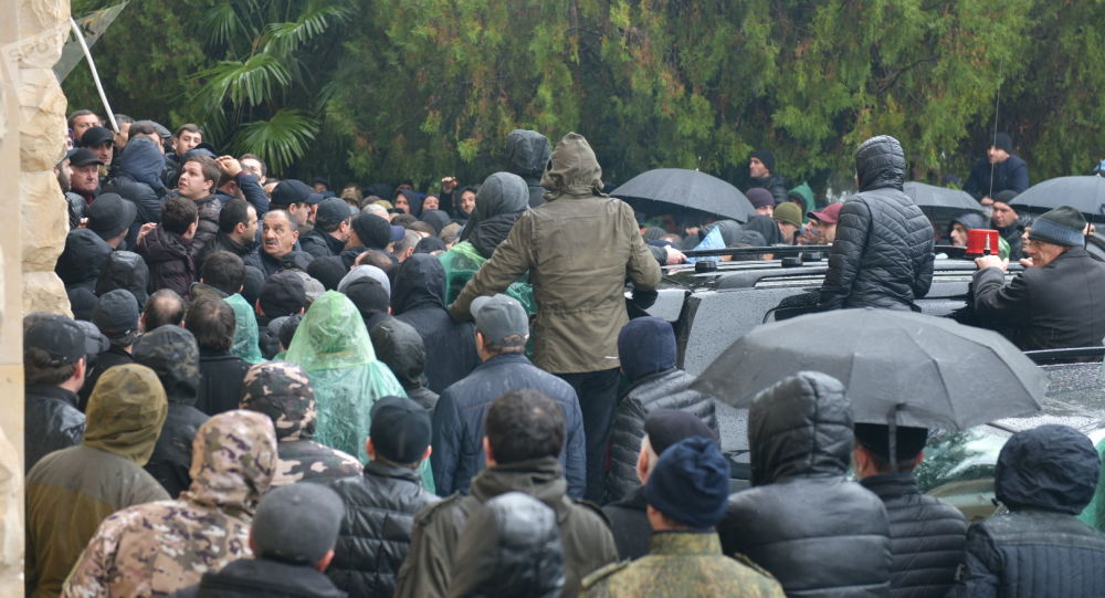 Т.н. оппозиционные силы ворвались в администрацию де-факто президента оккупированной Абхазии