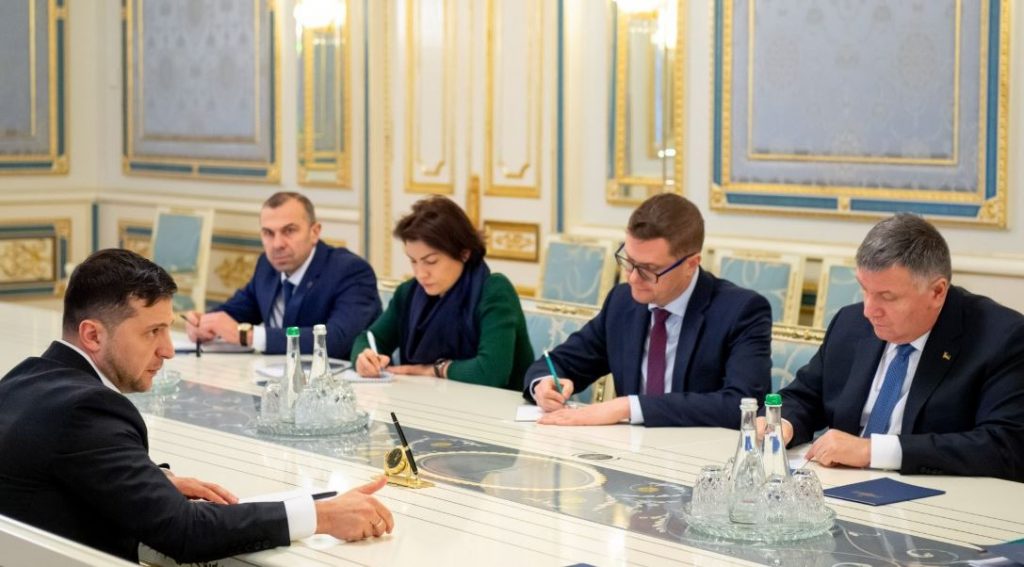 Президент Украины - Правоохранительные органы должны в течение двух недель установить причастных к записям разговоров премьер-министра