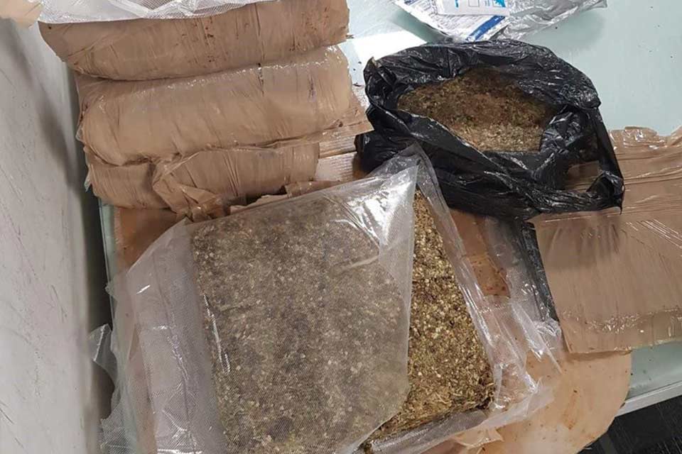 Полиция изъяла 8,1 кг марихуаны в тбилисском аэропорту