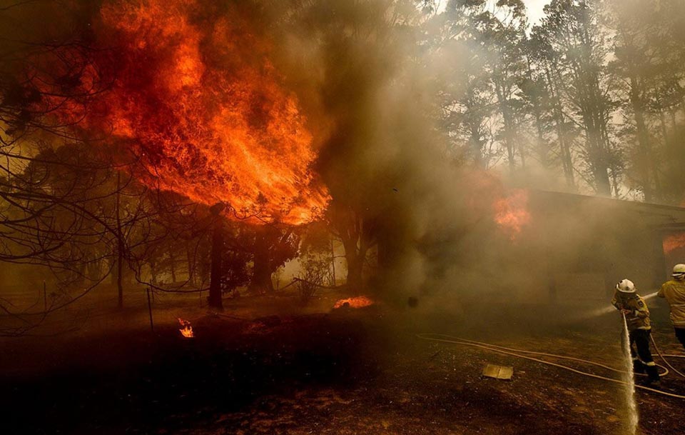 В результате падения пожарного самолета в Австралии погибли американские пожарные-спасатели