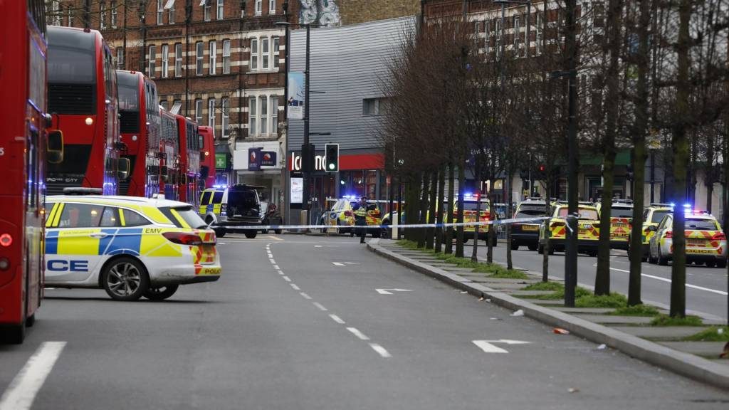 Londonun cənubunda baş verən insidenti polis terror aktı kimi bəyan etdi