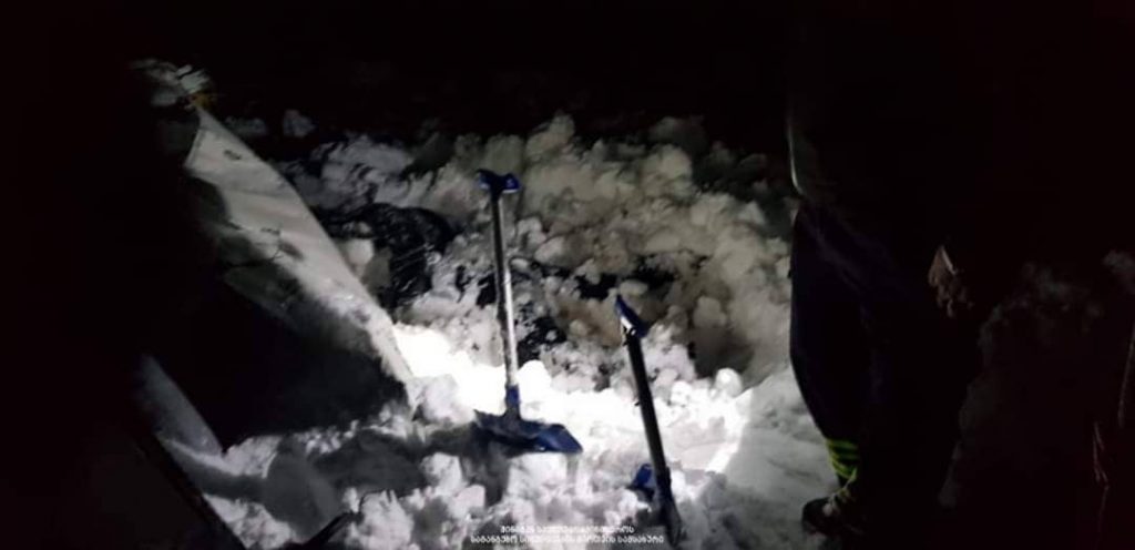 Пострадавший в результате лавины на дороге Степанцминда-Коби доставлен в Тбилиси
