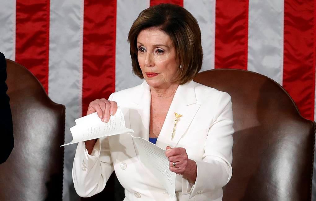 Nancy Pelosi ripps up pages of President Trump's State of the Union address