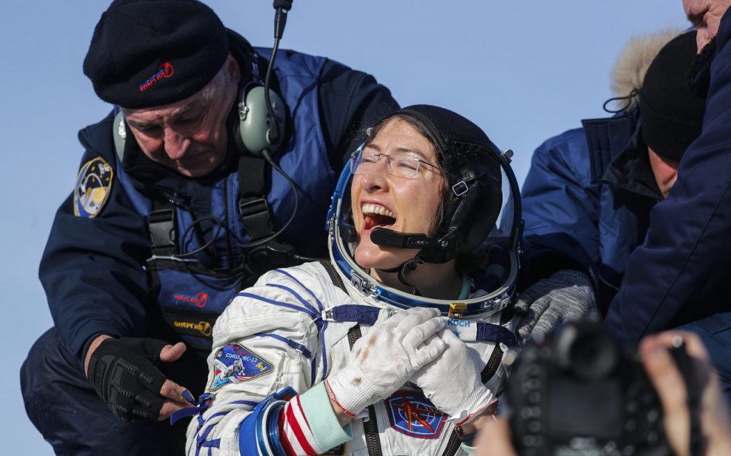 NASA astronavtı Kristina Kuk kosmosa uçuş rekordunu qırdı və yer kürəsinə geri qayıtdı