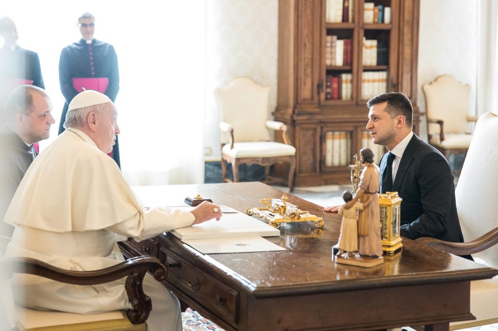 President of Ukraine asked assistance to Pope of Rome in release of hostages in Donbas