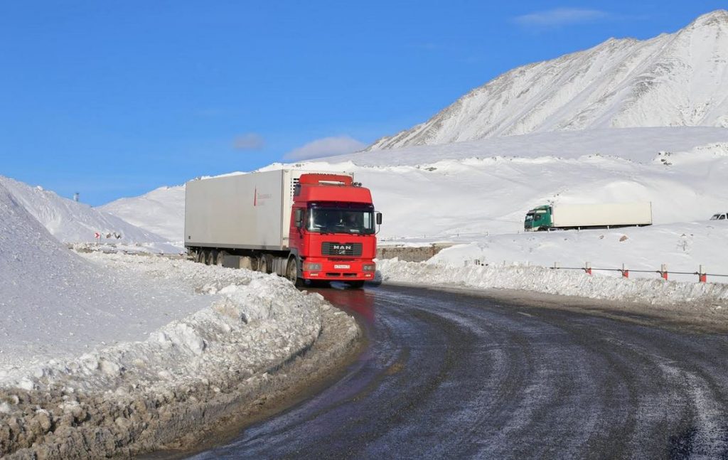 Движение транспорта на участке Гудаури-Коби закрыто из-за высокой лавиноопасности