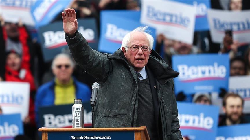 Согласно социологическим опросам, Берни Сандерс лидирует среди кандидатов в президенты от "Демократической партии" США
