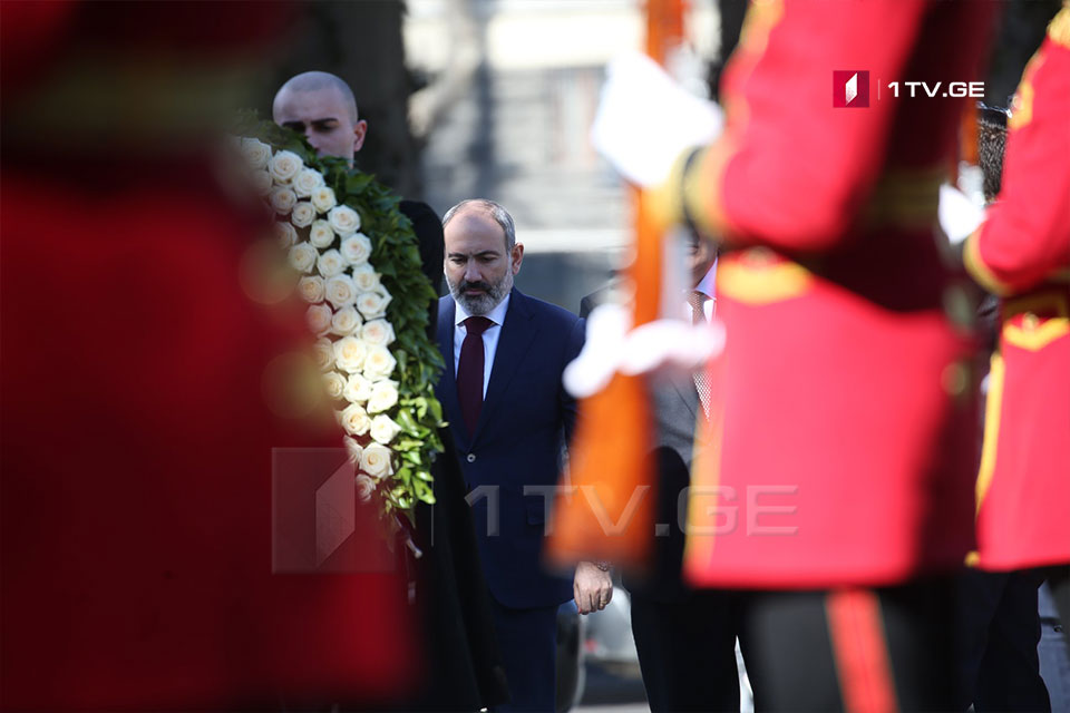 Armenian Prime Minister visits Heroes’ Square