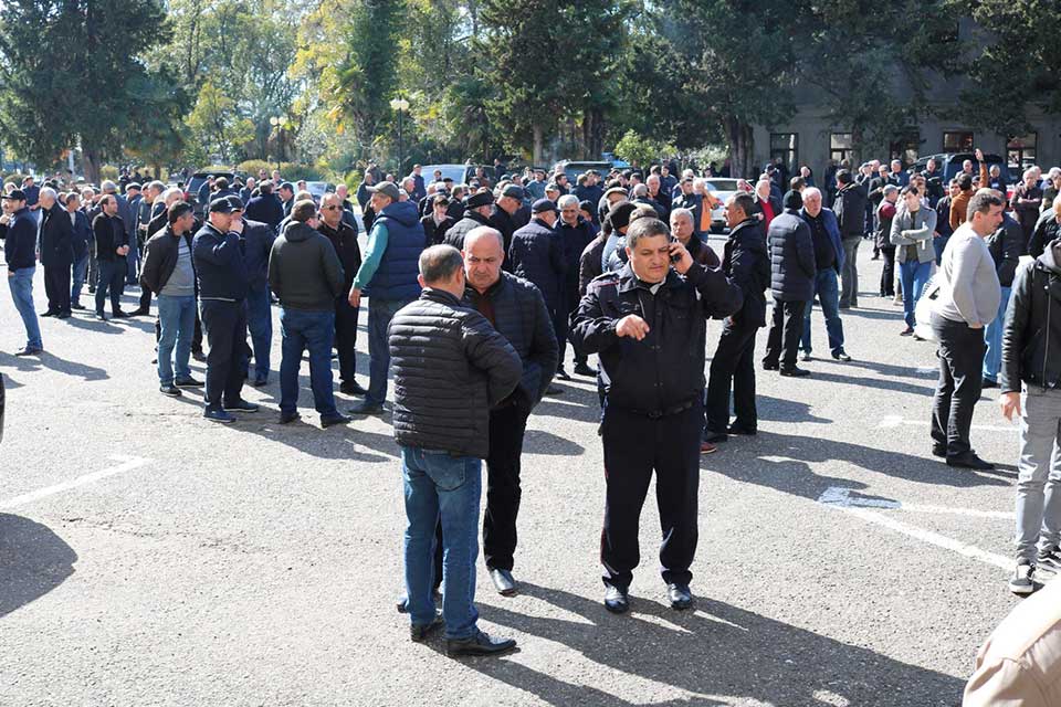 Aslan Bzhania's supporters demand resignation of so called acting president of occupied Abkhazia