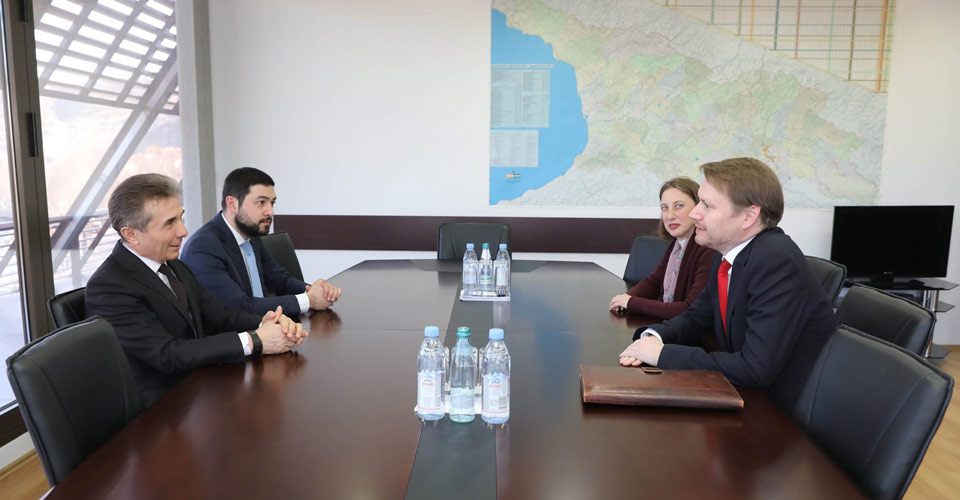 Бидзина Иванишвили провел встречу с послом Великобритании в Грузии Джастином Маккензи Смитом